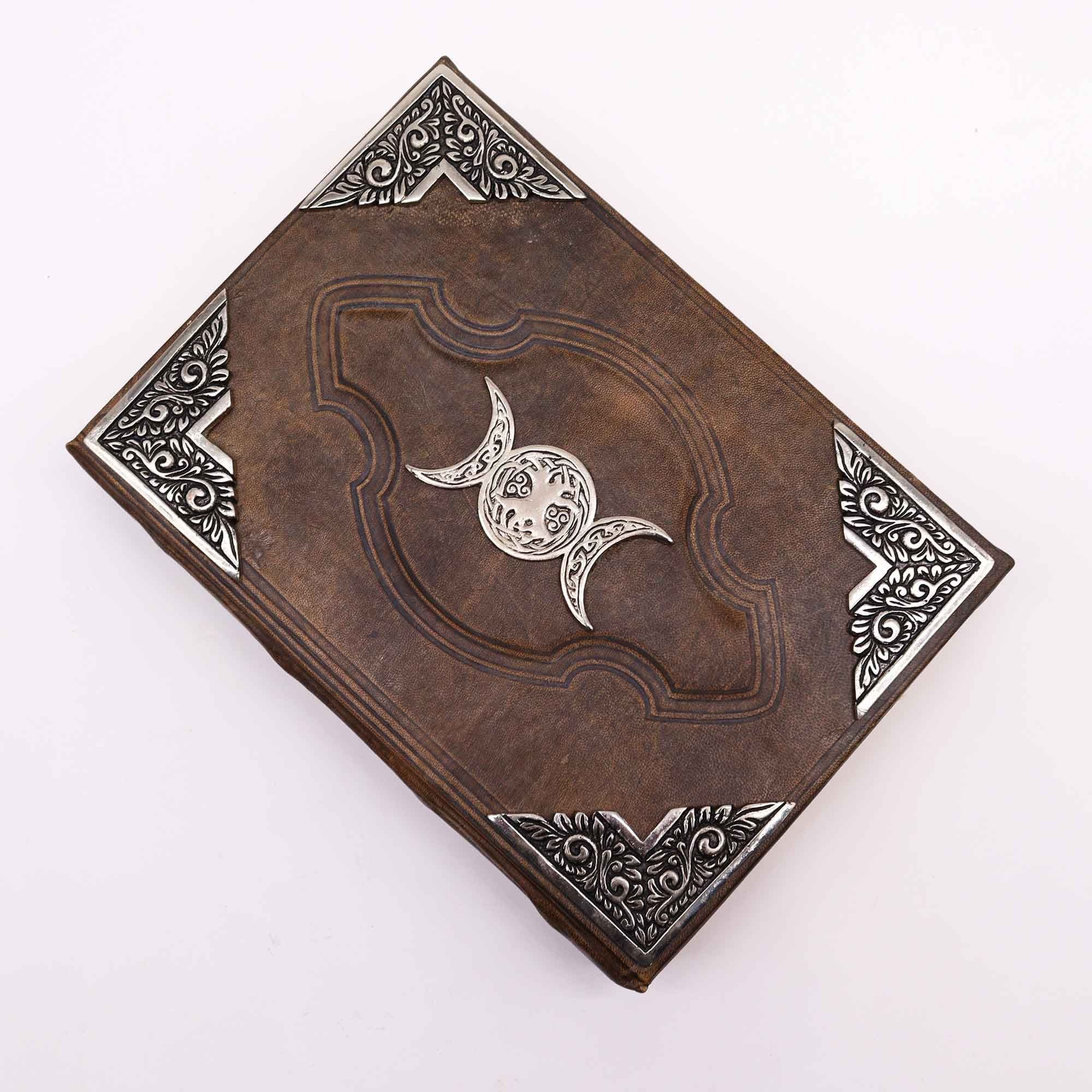 Journal/Grimoire en cuir Triple Lune 200 pages – 26 x 18 cm