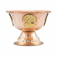 Coupe Rituelle en Cuivre avec Arbre de Vie, vue rapprochée mettant en valeur les détails raffinés de cette coupe d’offrande. Parfaite pour vos rituels et cérémonies, elle apporte une ambiance chaleureuse avec son cuivre antique, tout en étant un accessoire d’autel unique.