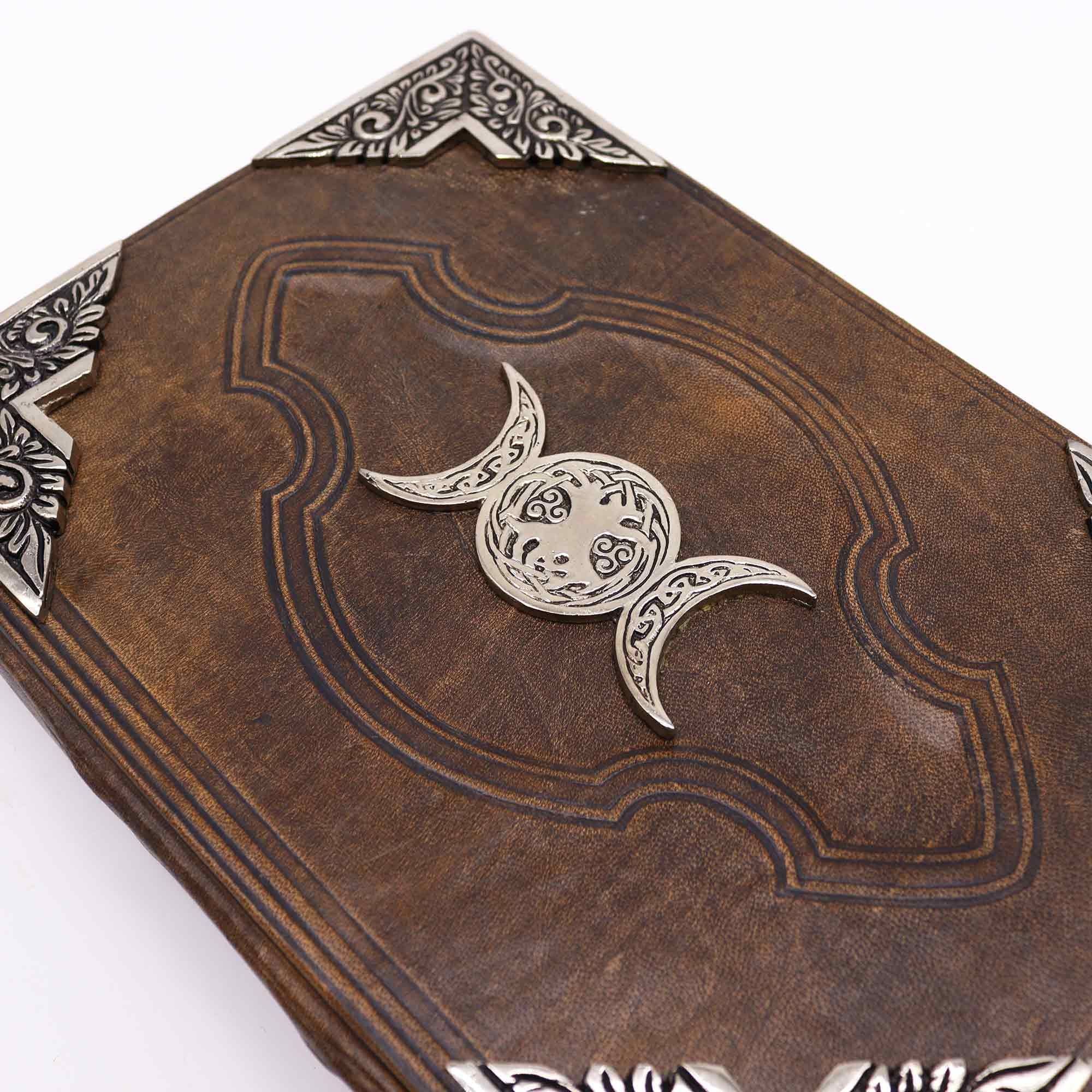 Journal/Grimoire en cuir Triple Lune 200 pages – 26 x 18 cm