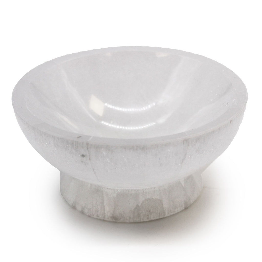 Bol rituel en sélénite 10 cm - Lithothérapie et objets spirituels, parfait pour un autel spirituel ou un coin méditation. Ce bol rituel sélénite est idéal pour accueillir des bijoux, cristaux et pierres naturelles, ajoutant une touche de décoration bohème, spirituelle et ésotérique tout en favorisant la purification énergétique.