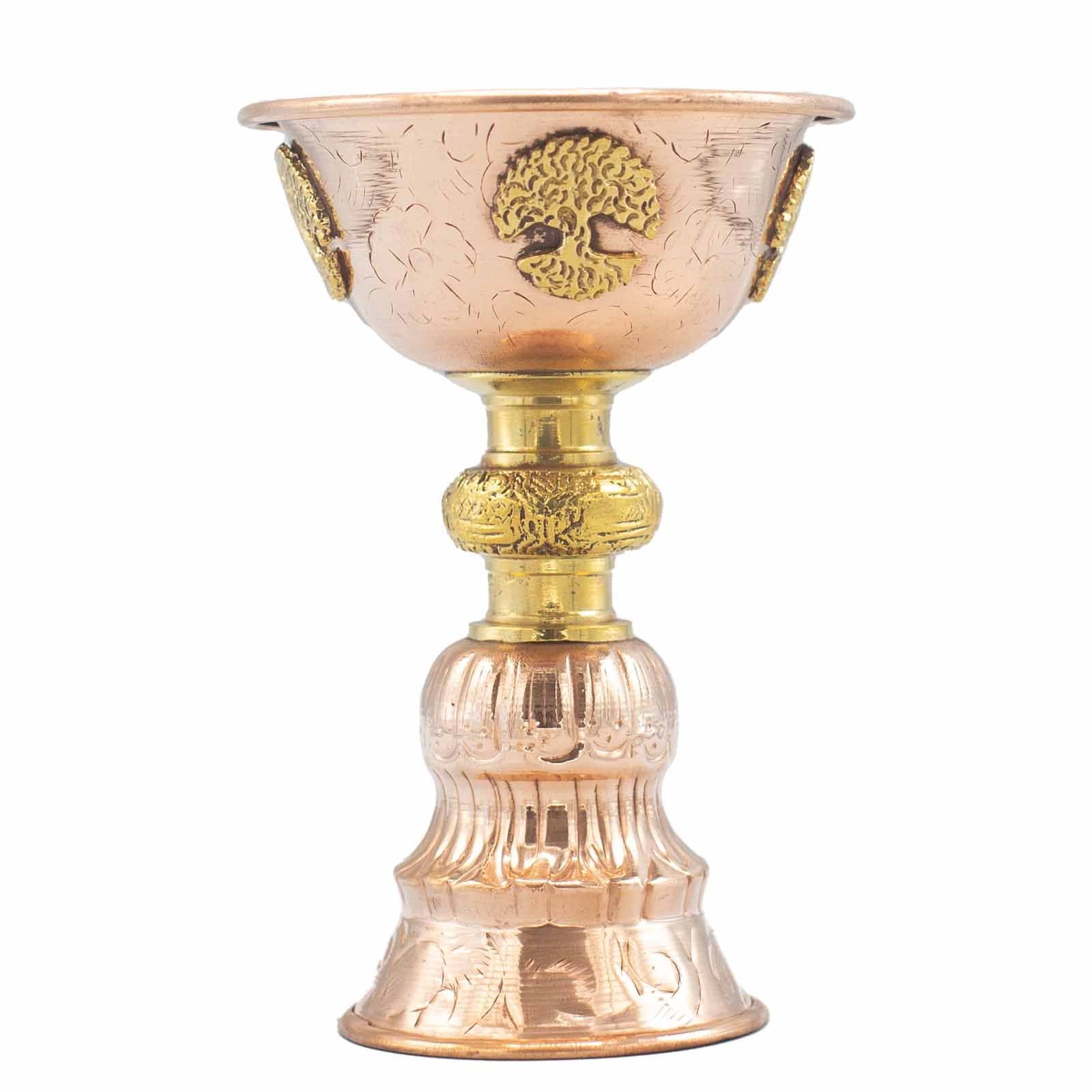 Copie Rituelle en Cuivre avec Arbre de Vie 10x15cm, un magnifique calice rituel alliant élégance et spiritualité. Idéal comme accessoire d’autel ou pour des offrandes, cette coupe en cuivre en version antique reflète l’artisanat exquis tout en incarnant le symbole de l'arbre de vie. Un véritable objet ésotérique pour embellir votre décoration spirituelle.